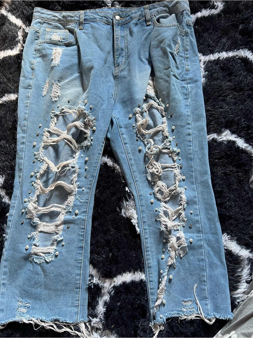 Light Blue Distressed Pearl-Embellished Women’s cropped Jeans